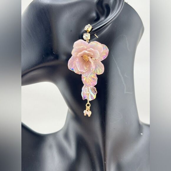 REVOLVE Jewelry - Iridescent Floral Statement Earrings – Elegant & Unique